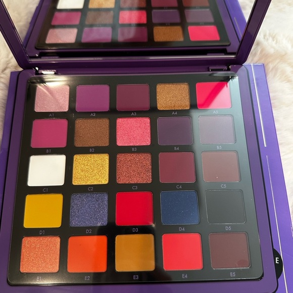 Anastasia Beverly Hills Norvina Collection Eyeshadow Palette - Picture 2 of 3